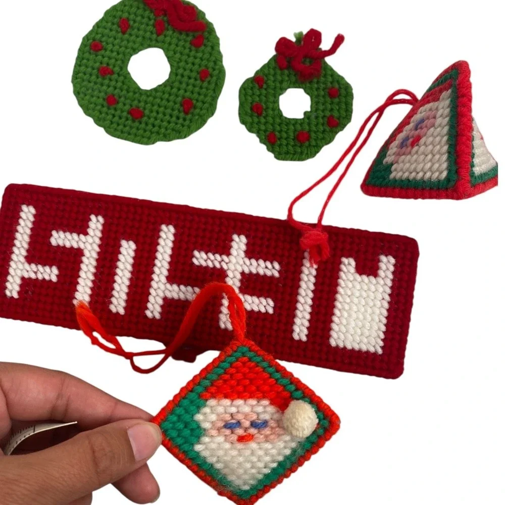 Vintage Christmas‎ Ornaments / Magnets Needlepoint Handmade Wreath Santa A14Q